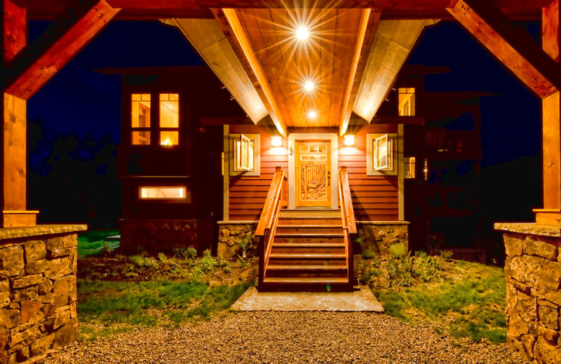 Exterior view of Wild Skies Cabin Rentals.