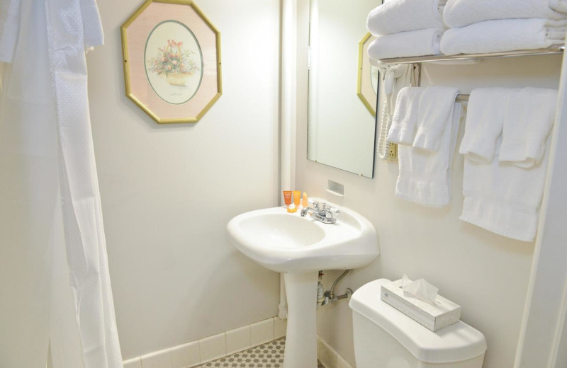 Guest bathroom at Penn Wells Hotel & Lodge.