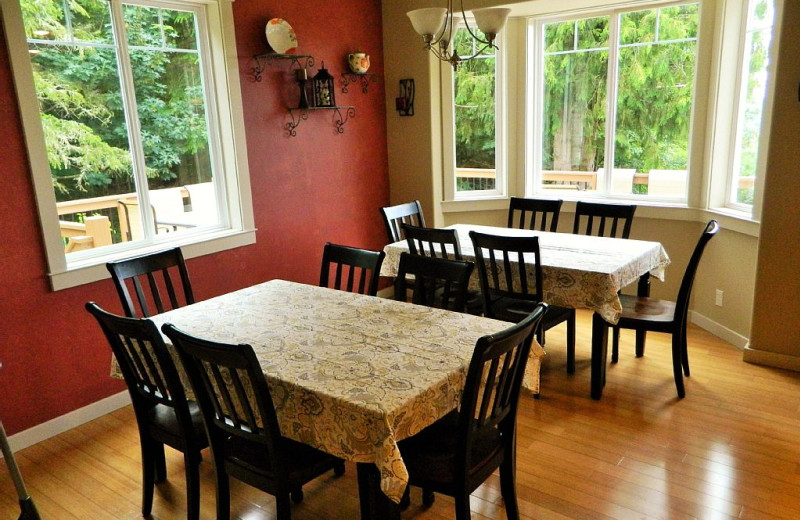 Dining room at Blue Mountain Retreat.