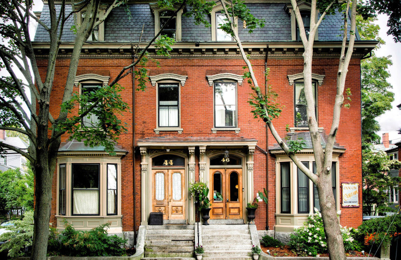 Exterior view of Inn on Carleton Bed and Breakfast.