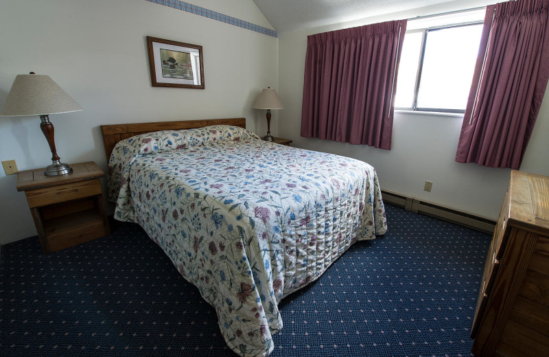 Guest bedroom at Black Bear Lodge.