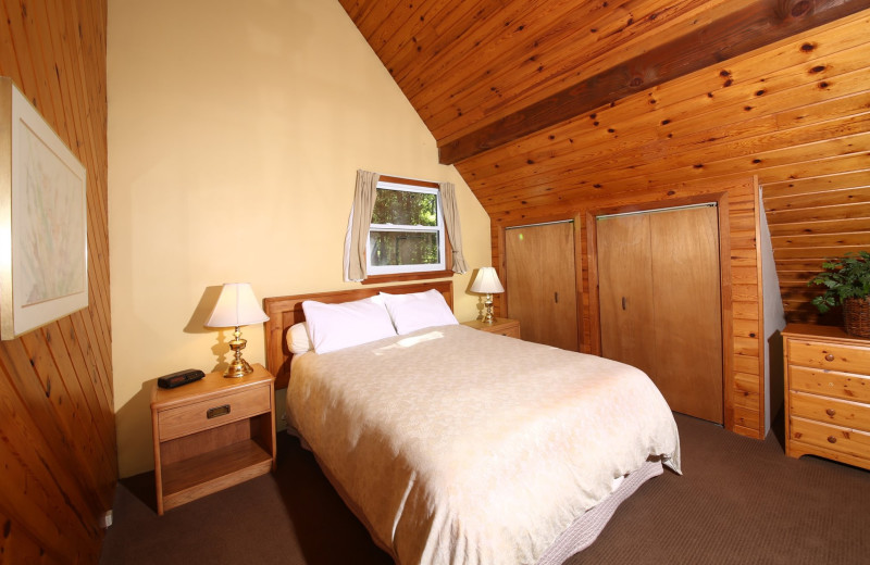 Guest room at Sir Sam's Inn & Spa.