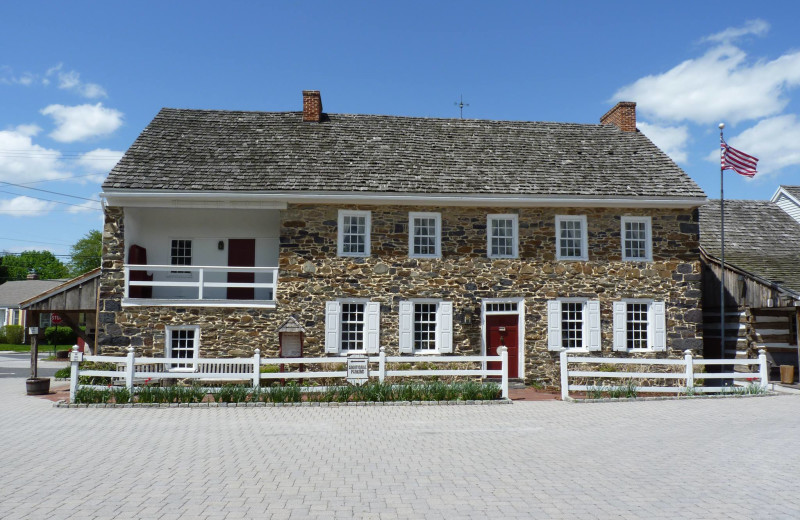 Exterior view of Gettystown Inn-Dobbin House.