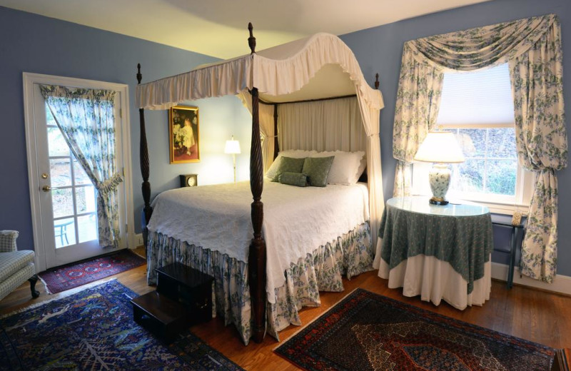 Guest room at Inn at Monticello.