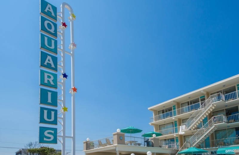 Exterior view of Aquarius Motor Inn.