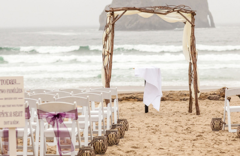 Wedding ceremony at Inn at Cape Kiwanda.