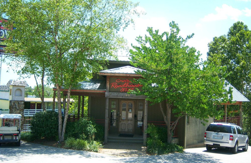 Exterior view of Outback Roadhouse Inn.