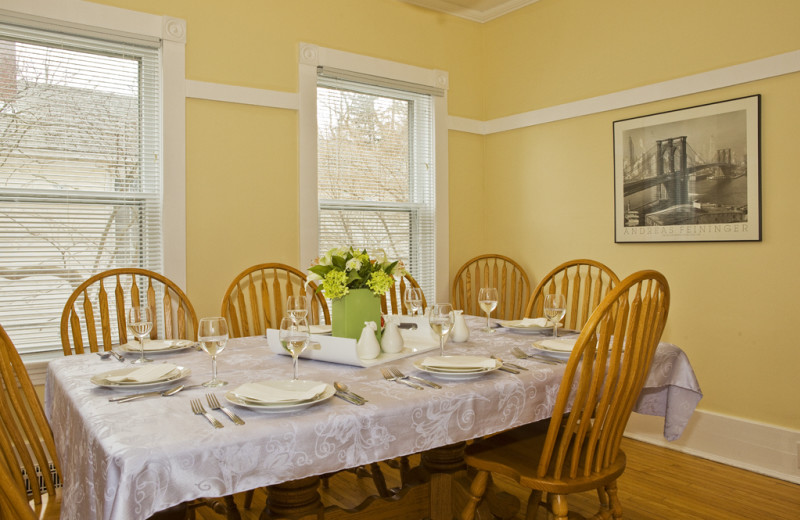 Dining Area at Niagara Holiday Rentals