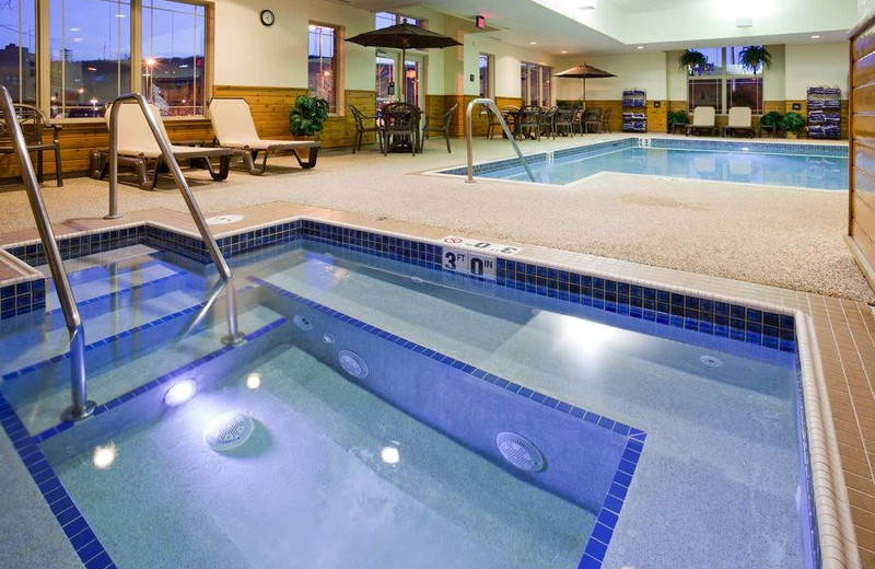 Indoor pool at Hampton Inn Duluth.