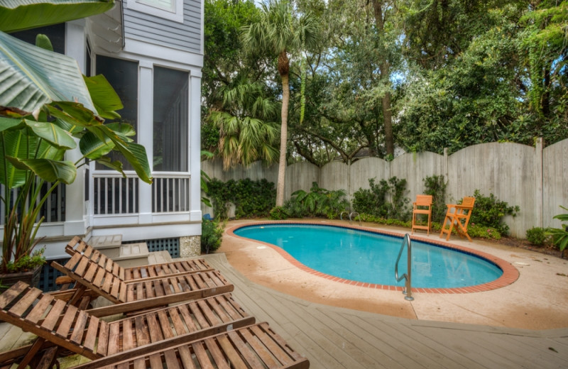 Vacation rental pool at Hodnett Cooper.