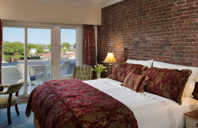 Guest room at Lord Camden Inn.