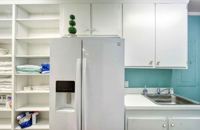 Laundry room at Real Escapes Properties - 154 Gould Street.