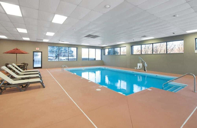 Indoor pool at Hampton Inn St. Joseph.