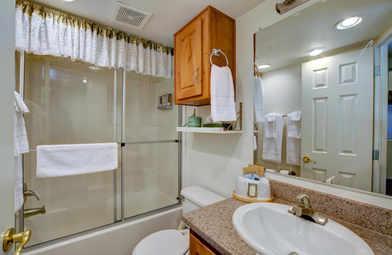 Cabin bathroom at Morrison's Rogue River Lodge.