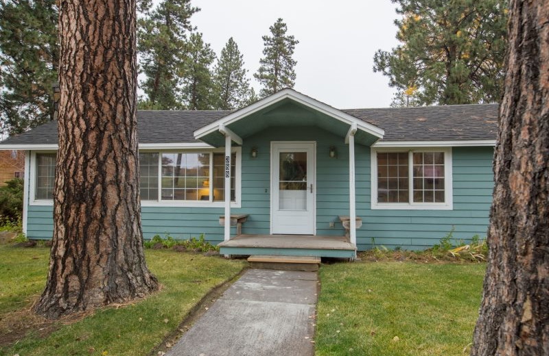 Rental exterior at Sisters Vacation Rentals.
