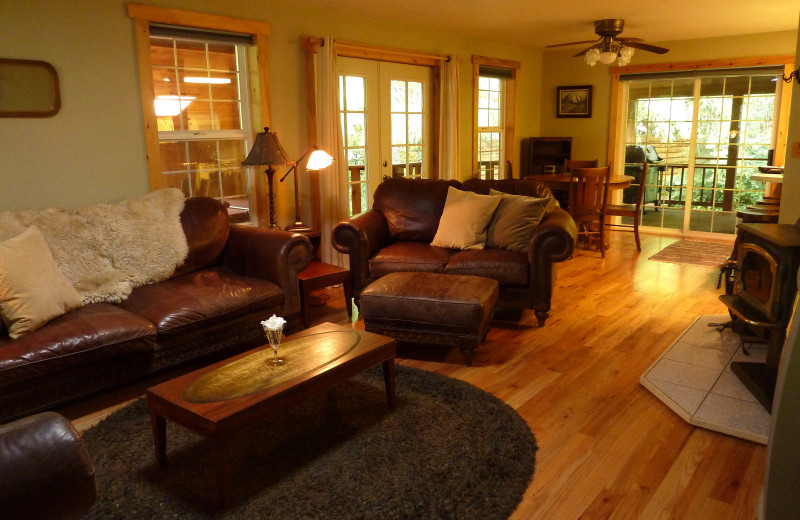 Cabin living room at Jasmer's Rainier Cabins & Fireplace Rooms.