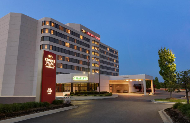 Exterior view of Crowne Plaza Hotel Auburn Hills.