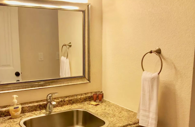 Guest bathroom at McKenzie River Mountain Resort.