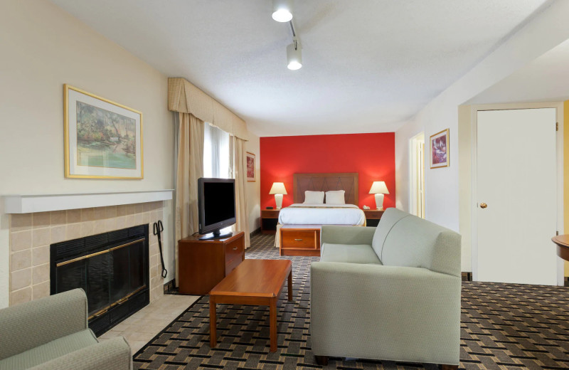 Guest room at Hawthorn Suites By Wyndham Dearborn.