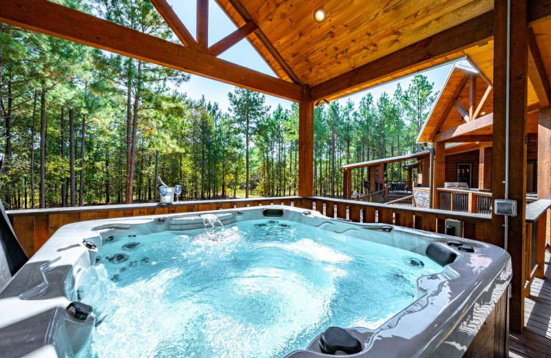 Cabin hot tub at Blue Beaver Luxury Cabins.
