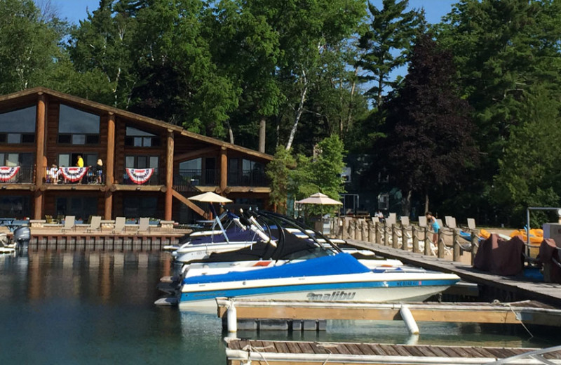 Exterior view of Glen Craft Marina and Resort.