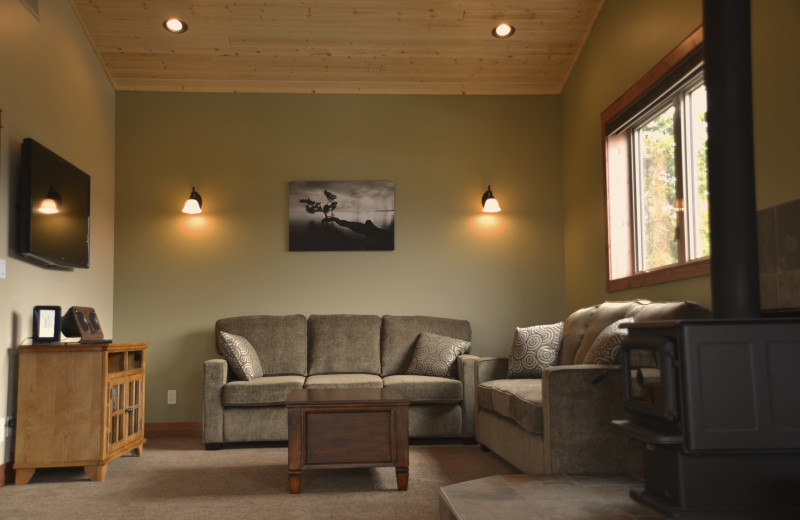 Rental living room at Cedar House Restaurant & Chalets.