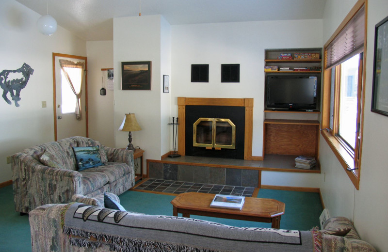 Cabin living room at Mountain View Lodges.