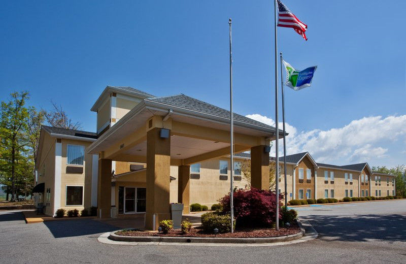 Exterior View of Holiday Inn Express Blairsville 