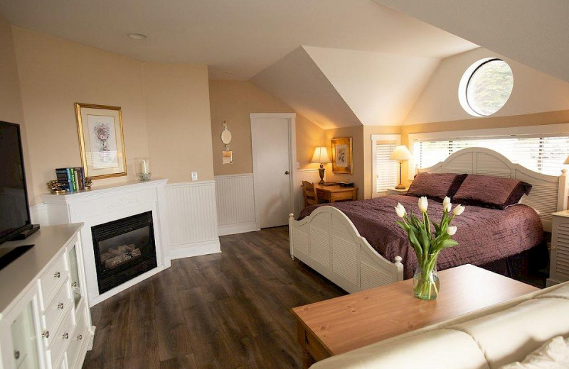 Guest room at Agate Cove Inn.
