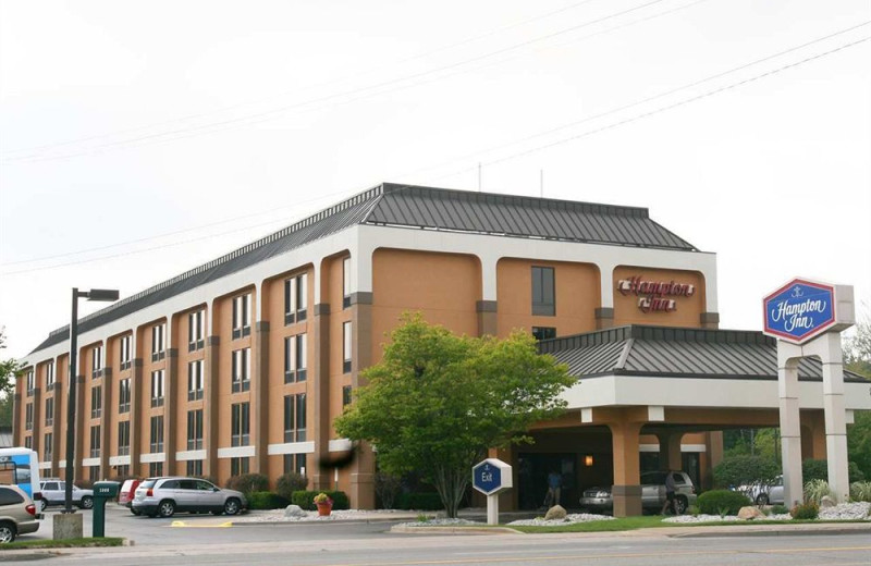 Exterior view of Hampton Inn Traverse City.