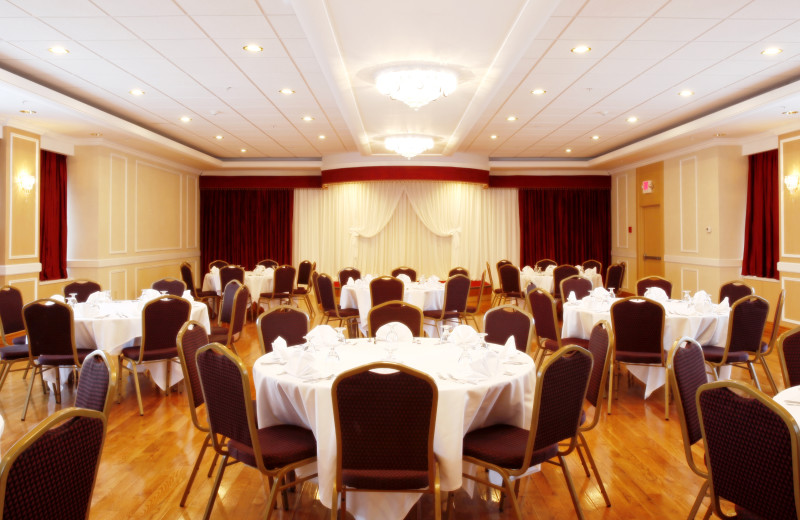 One of our favorite spaces! This meeting space offers great views and is the perfect size for most meetings, conferences or family gatherings.