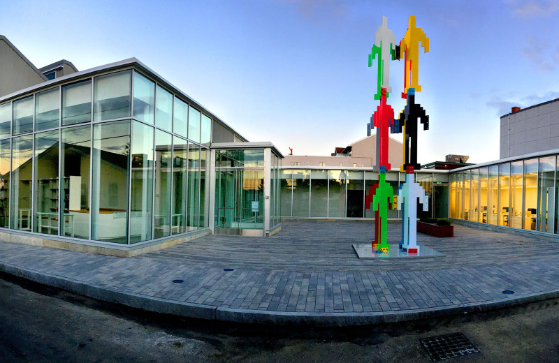 Museum near 250 Main Hotel.