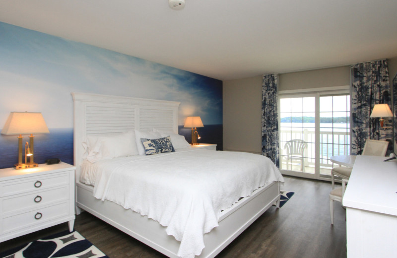 Guest room at Bay Pointe Inn Lakefront Resort.