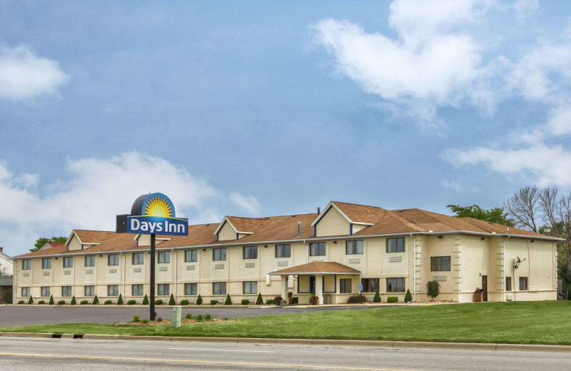 Exterior view of Days Inn & Suites - Benton Harbor.