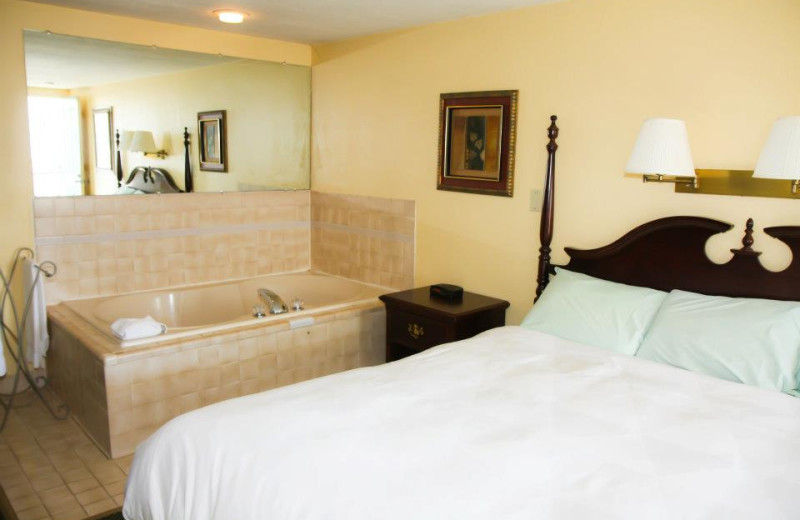 Jacuzzi guestroom at Tidewater Inn.