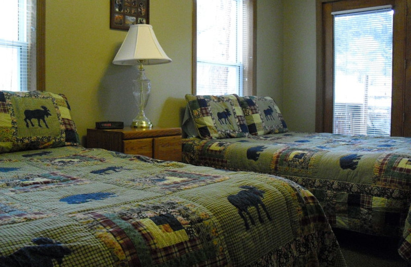 Guest bedroom at Riverview Pines.