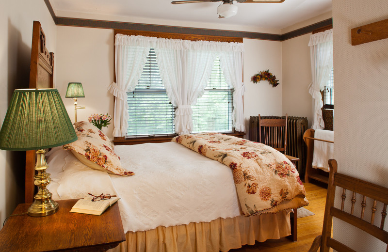 Guest room at The White Oak Inn.