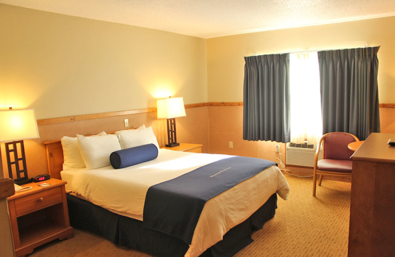 Guest room at Sevenwinds Casino, Lodge & Convention Center.