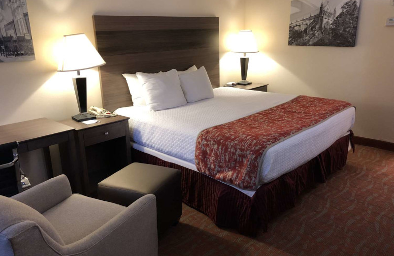 Guest room at Best Western Princeton Manor Inn