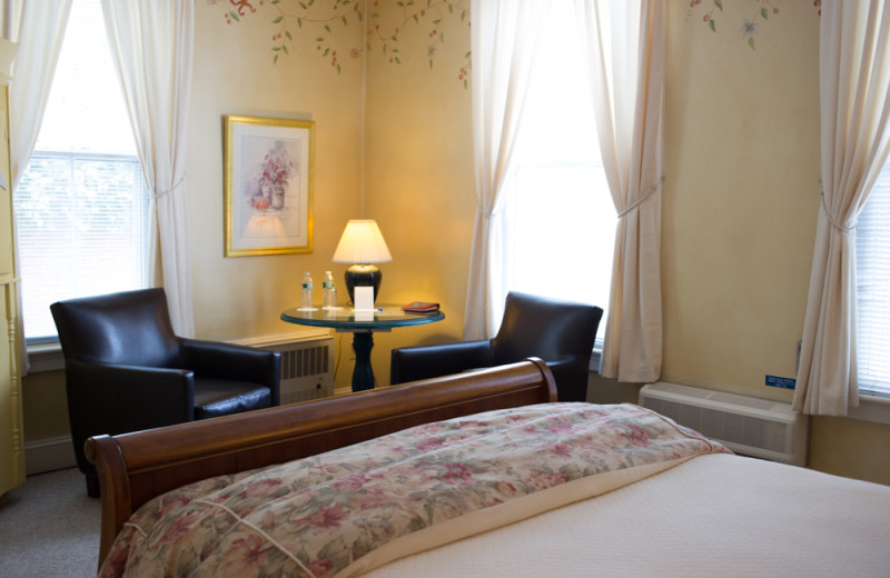 Guest room at Admiral Fitzroy Inn.