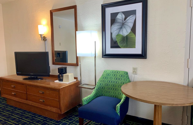 Guest room at Rodeway Inn Sandusky.