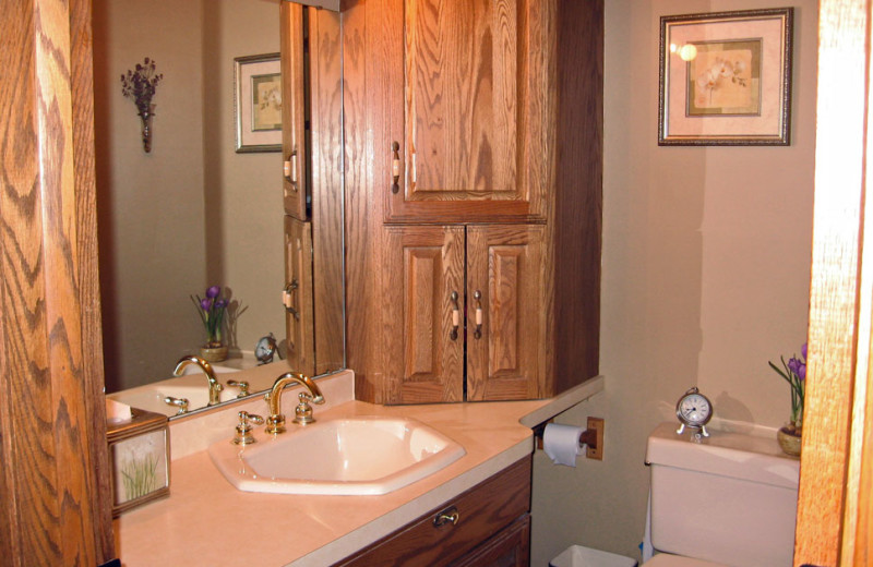 Rental bathroom at Northwoods Vacation Lodgings.