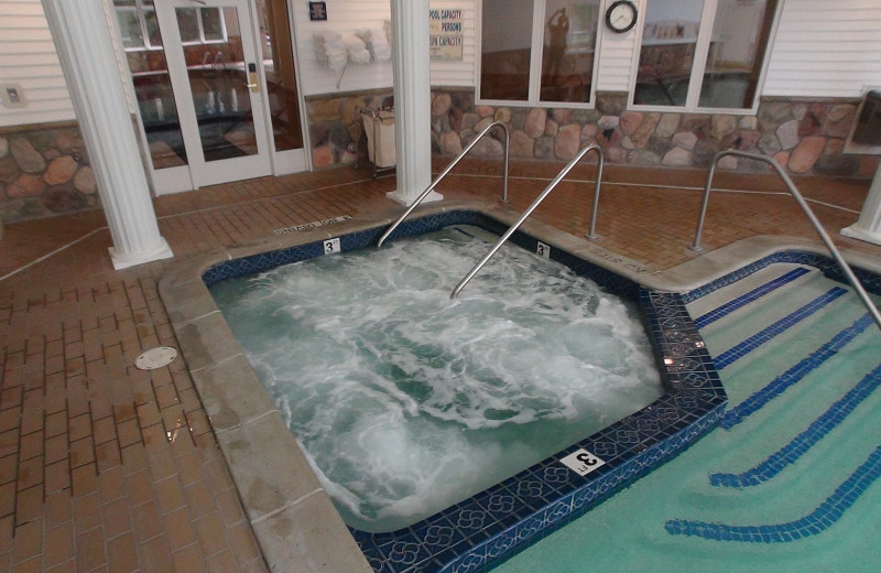 Whirlpool at The Cherry Tree Inn & Suites.