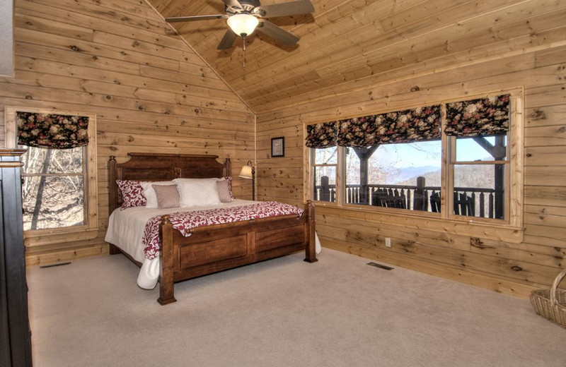 Rental living room at Smoky Mountain Retreat Realty.