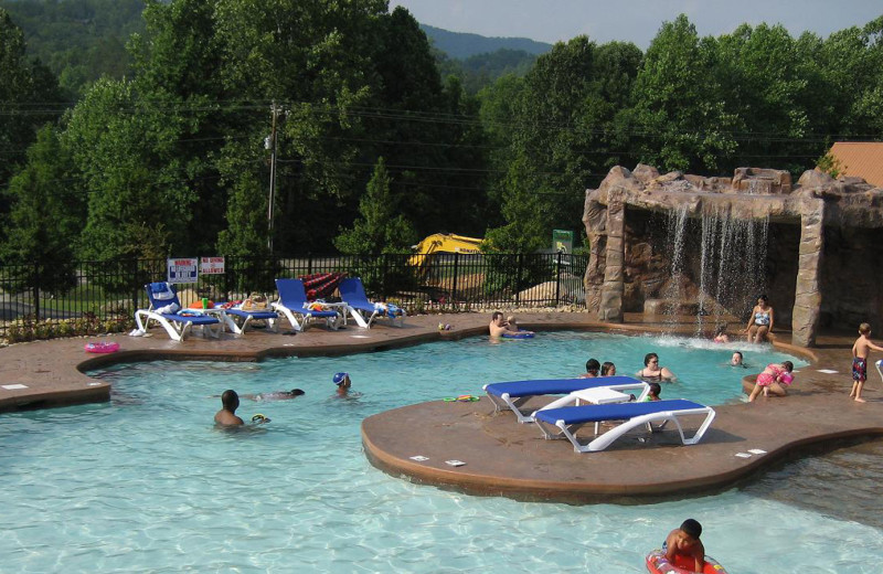 Outdoor pool at White Oak Lodge 