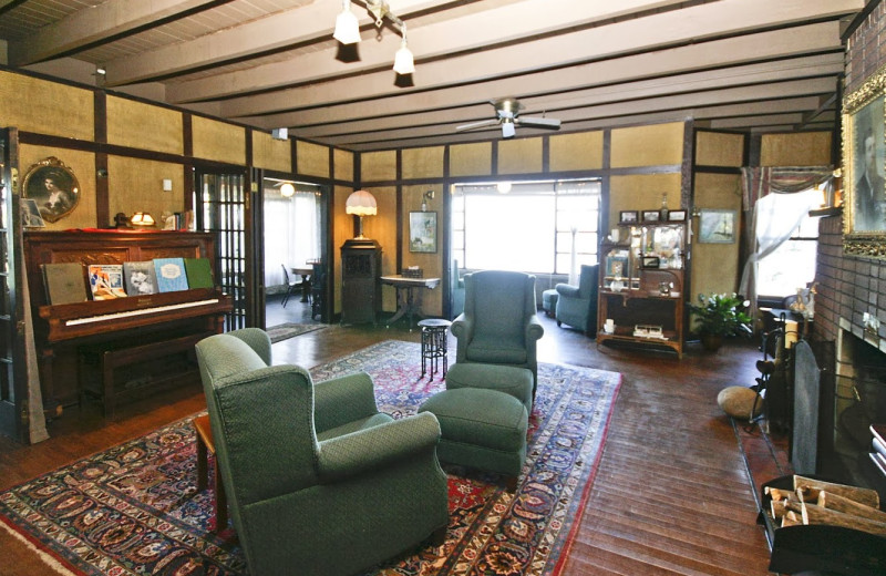 Interior view of Spicer Castle Inn.