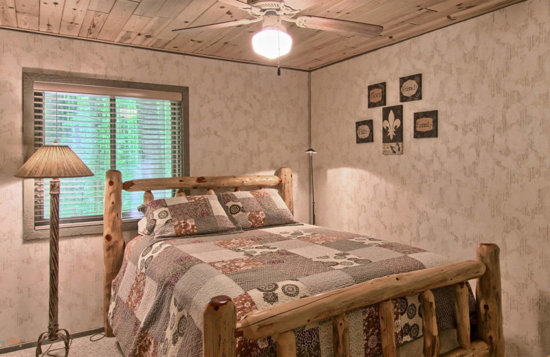 Guest bedroom at Hawk's Eye Golf Resort.