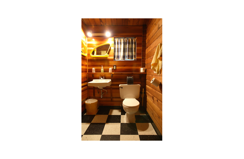Cabin bathroom at Grace Haven.
