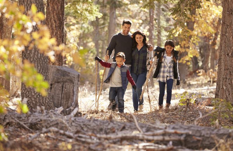 Family hiking at Aspen Ridge.