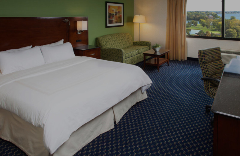 Guest room at Eagle Crest Resort - Marriott Ann Arbor/Ypsilanti.